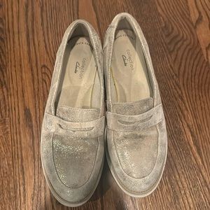 Clarks Ultimate Comfort Collection Women’s 7 gold leather upper